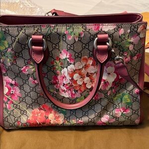 Gucci Floral GG Supreme Tote in Pink and Brown Canvas/leather Blooms 2Way